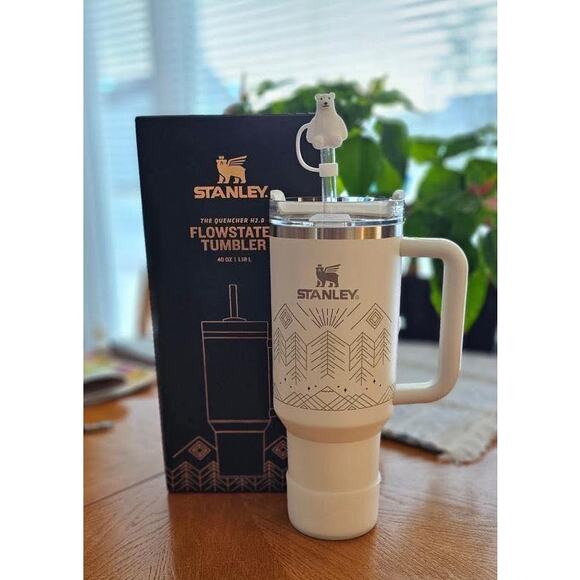 Stanley Halloween Winterscape Quencher H2.0 FlowState Tumbler 40 OZ Limited - Picture 2 of 6